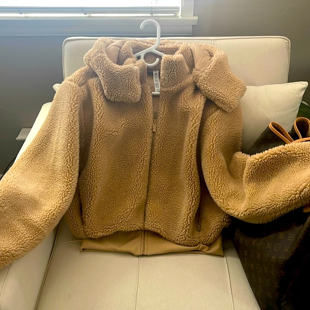 ALO Yoga Foxy Sherpa jacket w/hood Med